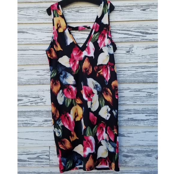 SALE !! PLUS FLORAL SLEEVELESS DRESS - Picture 4 of 6